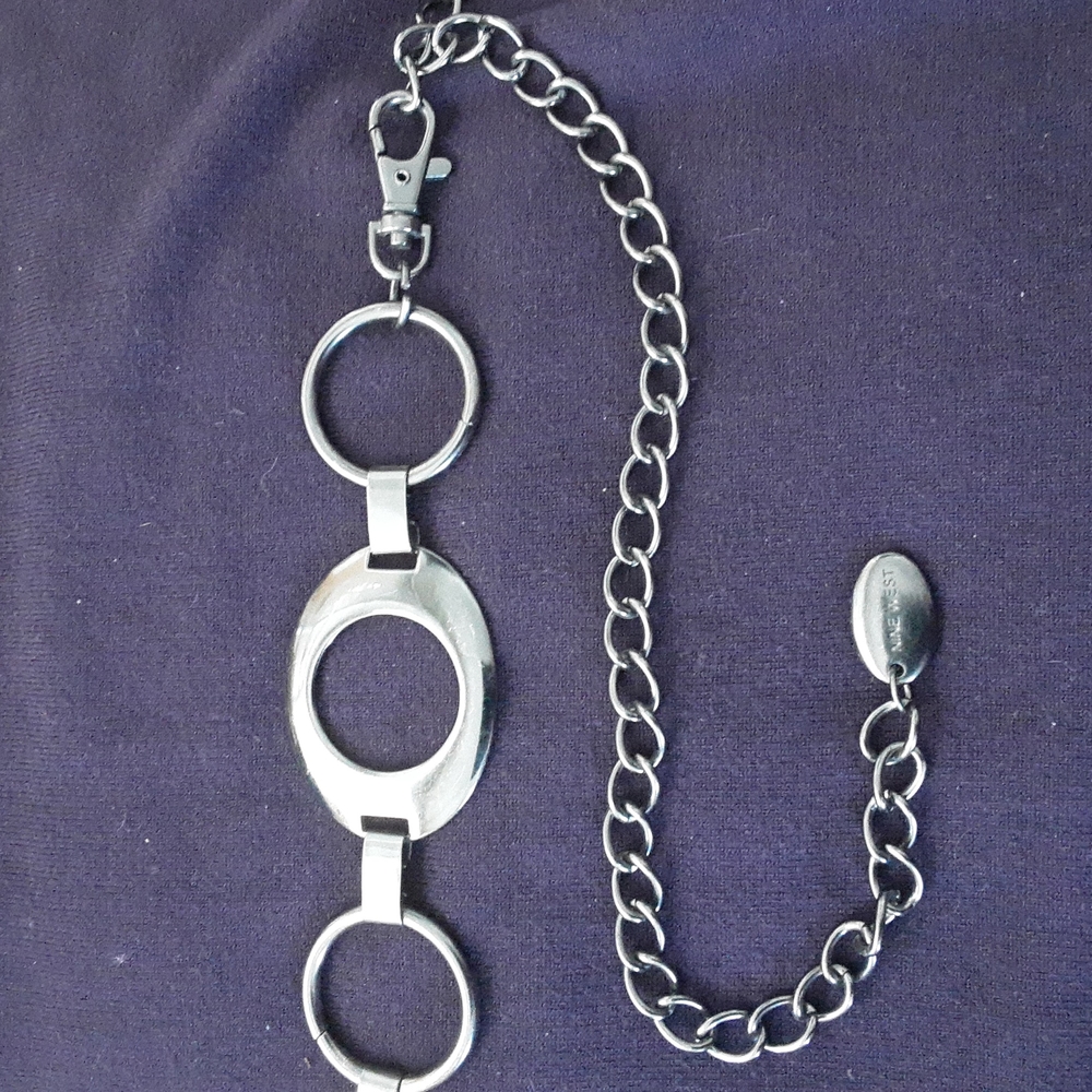 Metallic hook belt